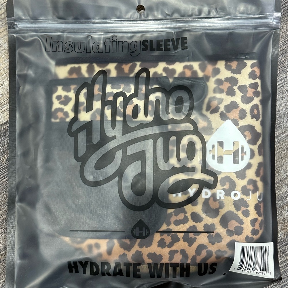 New Hydrojug insulating sleeve- cheetah print. *sleeve only*